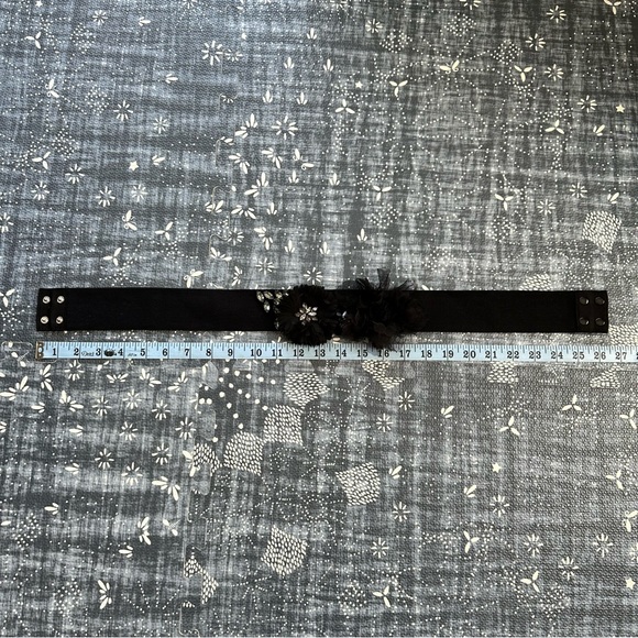 J. Crew Embelleished Black Elastic Waist Belt Small - Picture 2 of 6